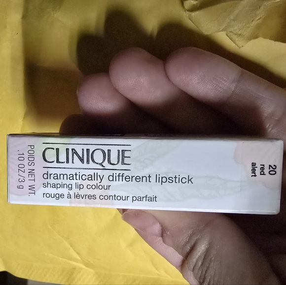 NIB Clinique Dramatically Different Lipstick Shaping Color 20 RED ALERT 0.10 oz - Picture 4 of 4